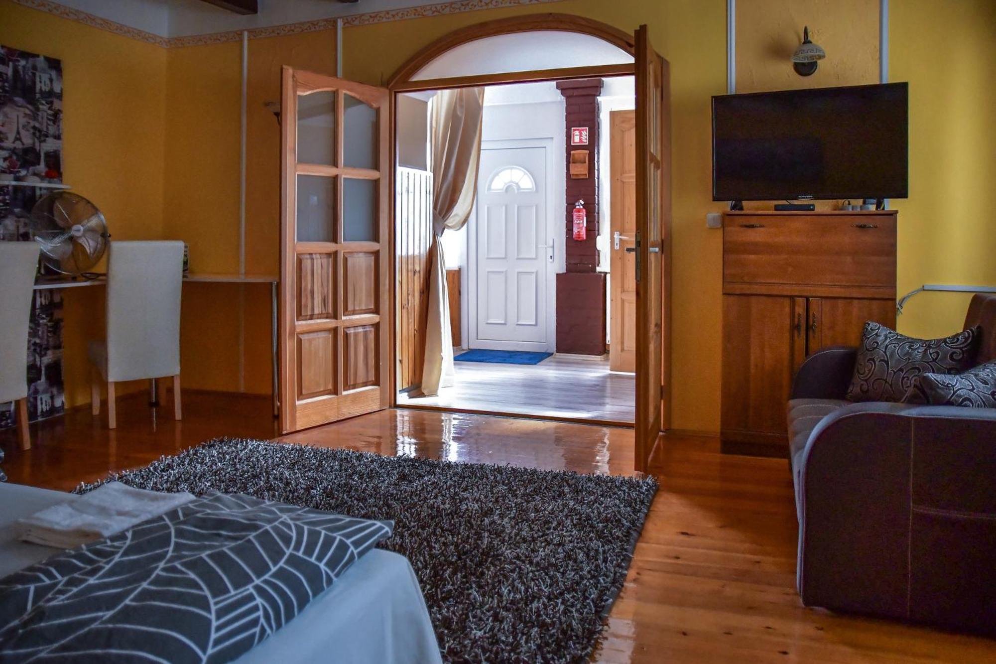 Klara Apartman Szentes Luaran gambar